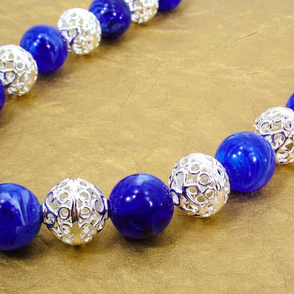 Blue and silver bead fashion necklace with large round blue marble look beads - Picture 5 of 7